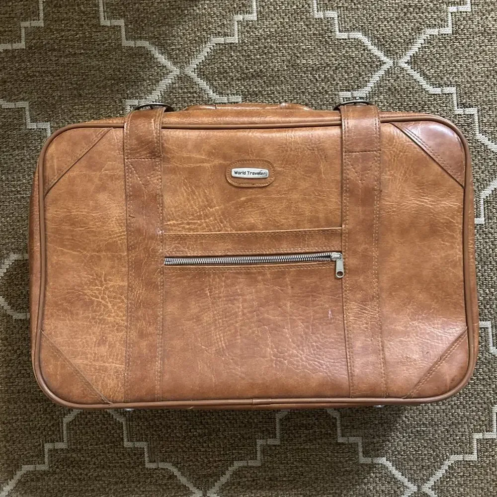 Vintage World Traveler 2-Piece Leather Nesting Luggage Set Good Pre Owned Set!